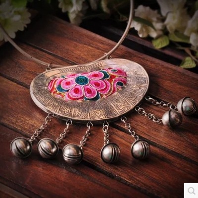 苗银老绣十二生肖吉祥手工盘绣铃铛项圈