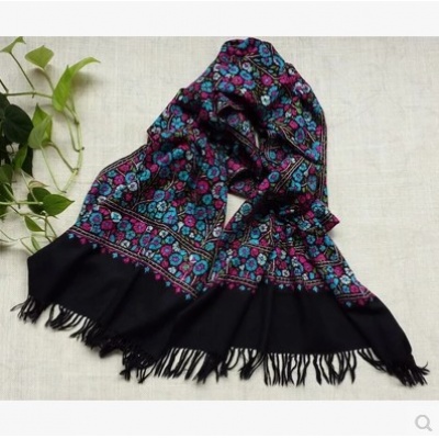 纯手工刺绣披肩纯羊毛绣花民族风特色围巾