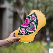 民族风包包绣花包休闲刺绣手机手挽皮包拉链小包手拿包