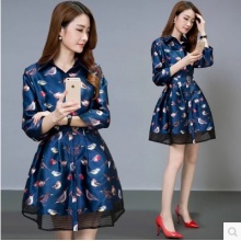 绸缎印花收腰翻领优雅风衣式A字裙连衣裙女